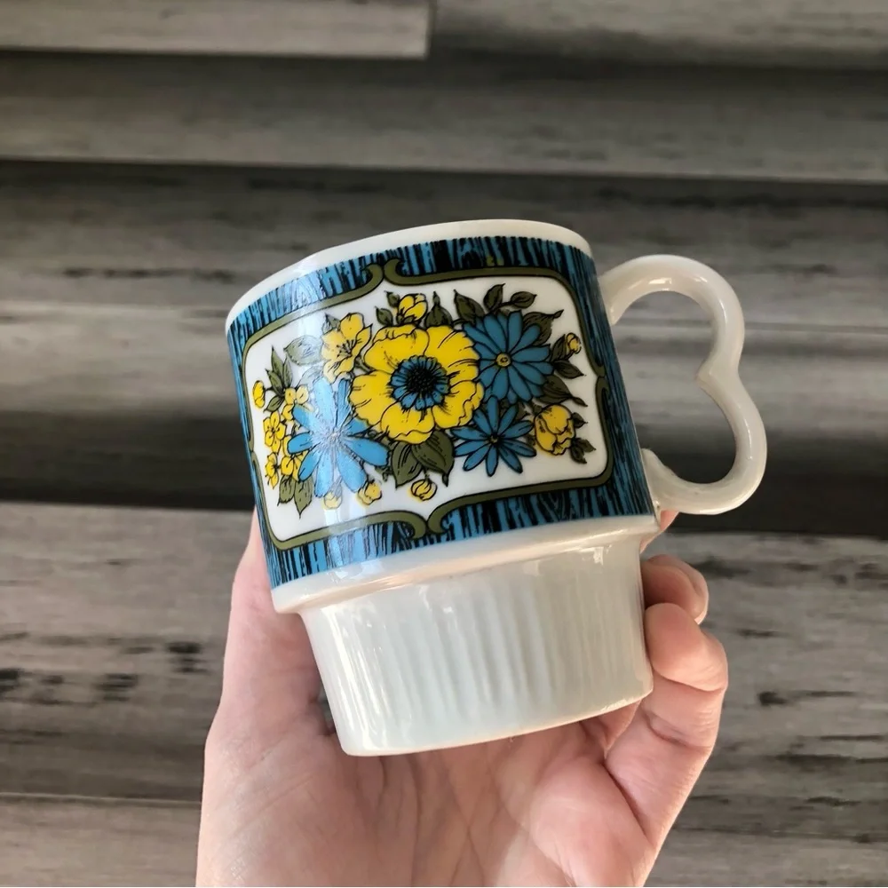 Vintage 1970s Made in Japan Ceramic MCM Floral Stackable Mugs - Picture 6 of 15